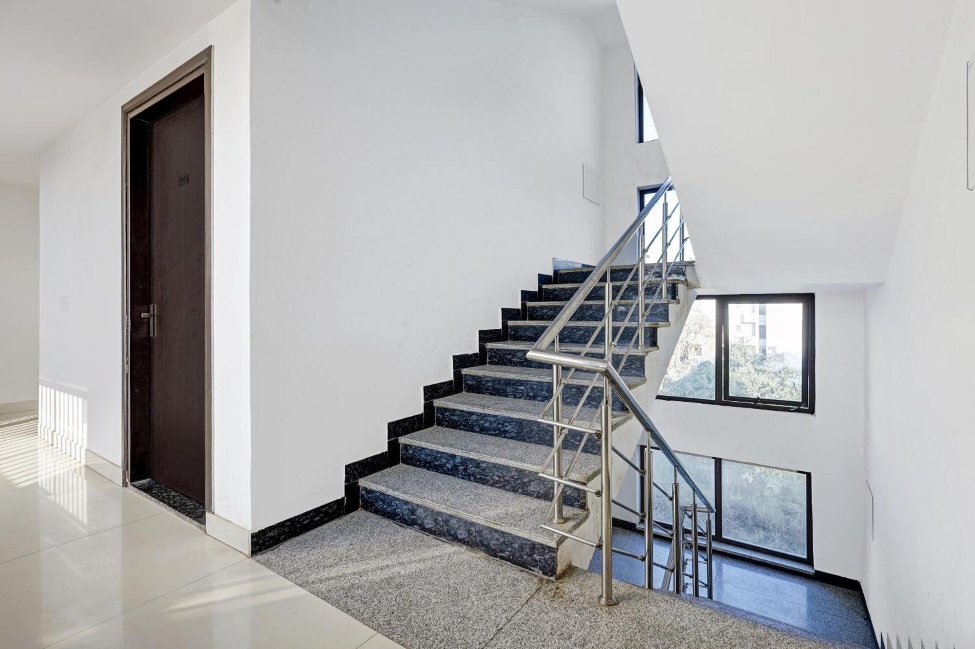Super Townhouse Tipsyy Near Bestech Central Square Mall Gurgaon Dış mekan fotoğraf